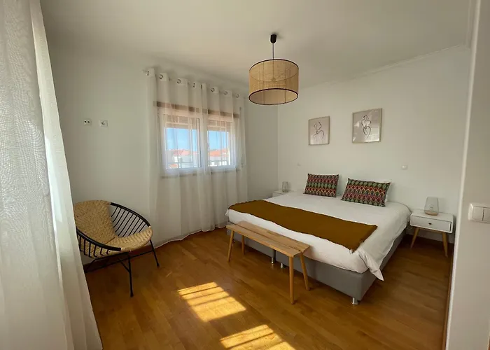 Zulla Moradia T3, Do Norte Nyaraló Nazaré